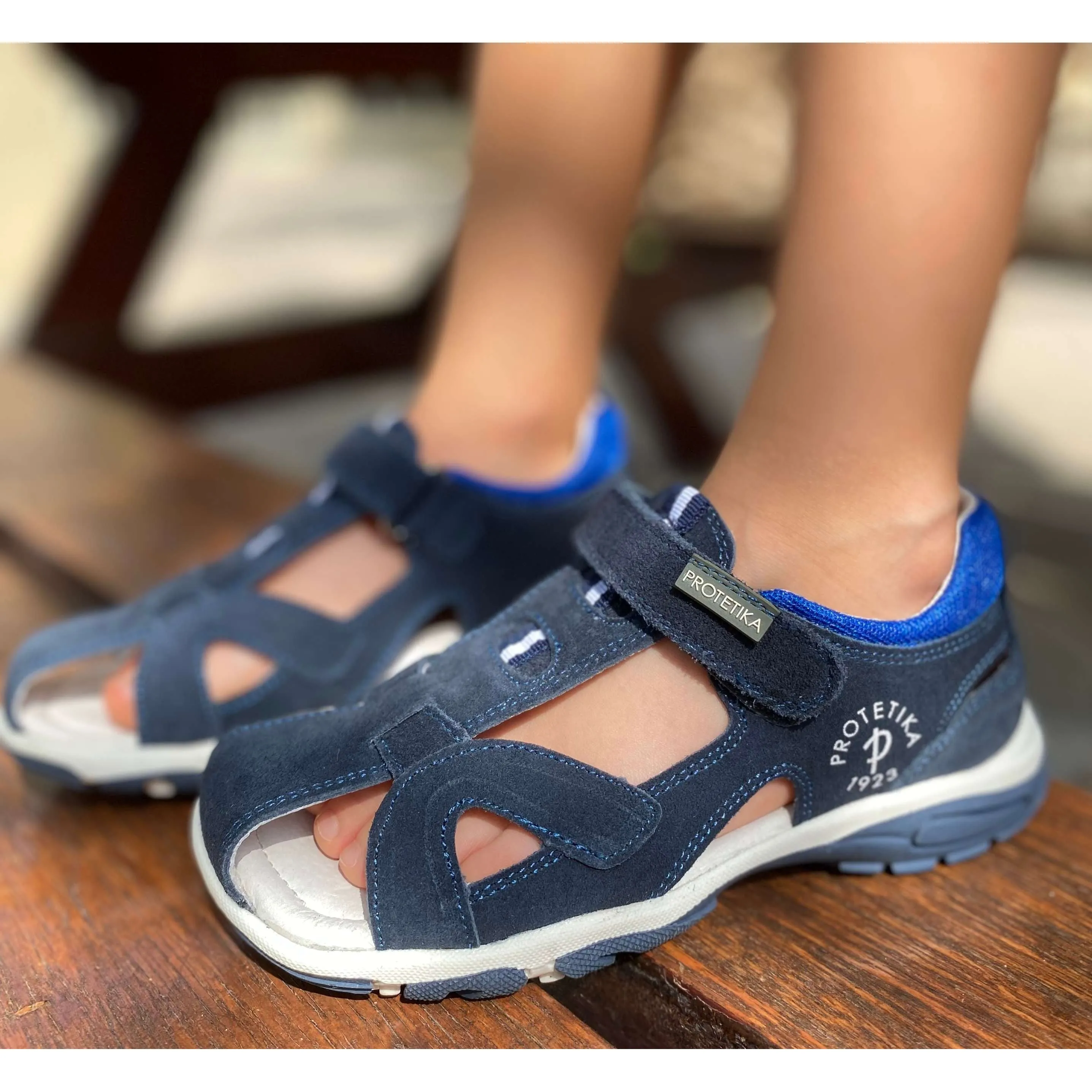 AKRON older boys arch support sandals