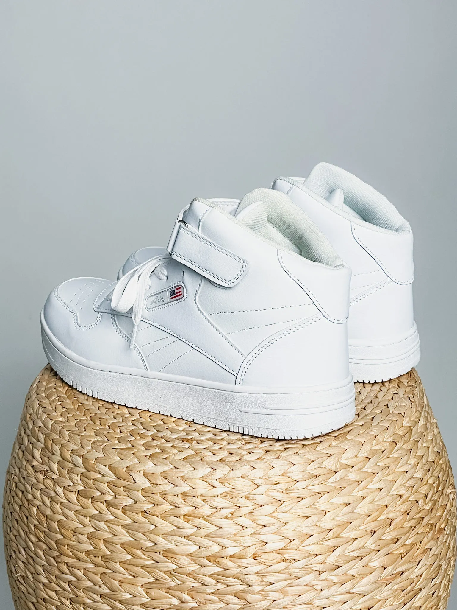 High top sneaker white