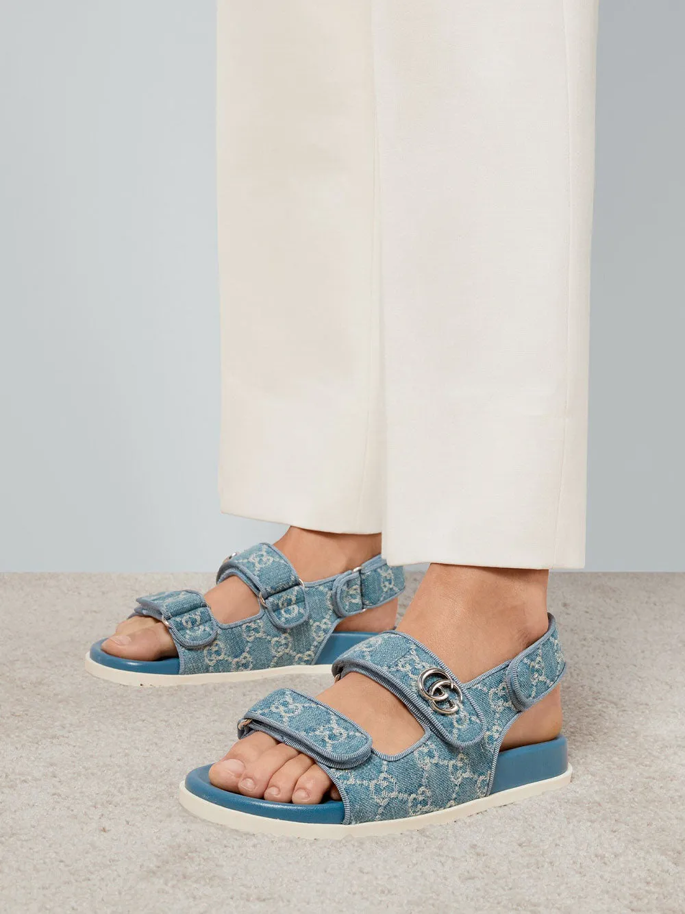 Logo-plaque sandals