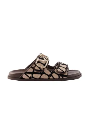 Toile Iconographe Canvas Sandals